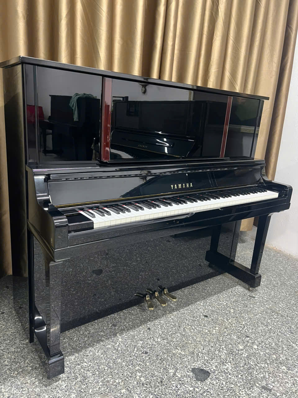 Piano Yamaha YU5